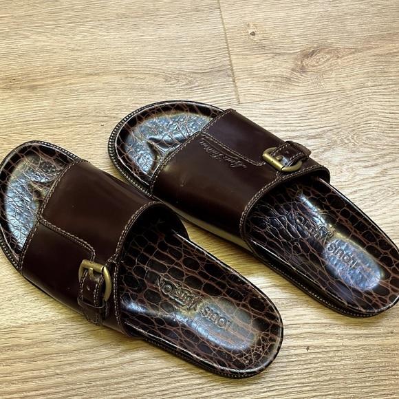 LOUIS VUITTON. Authentic LV Men’s’ Leather Open Toe Slides-Mules-Sandals. - Picture 2 of 4
